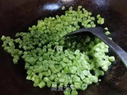 Make Four seasons of bean fried meat step 0