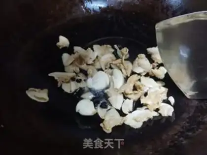 Make Hot pepper and oil slag step 4