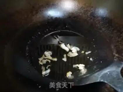 Make Four seasons of bean fried meat step 3