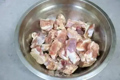 Make A pot of stew for the ribs step 0