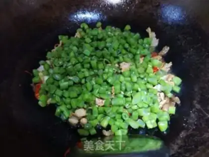 Make Four seasons of bean fried meat step 6
