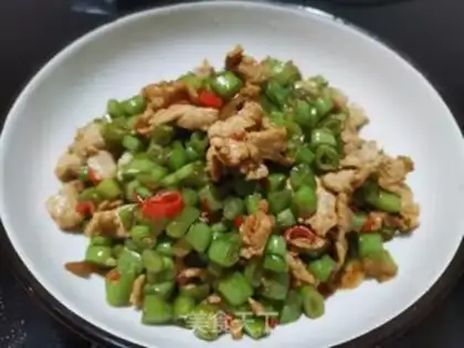 Make Four seasons of bean fried meat step 8