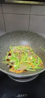 Make The carrots are fried with an artery step 4