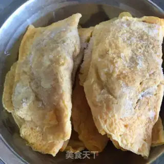 Make Gincreas, egg dumpling soup step 1