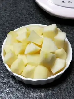 Make Apple jasmine tea step 1