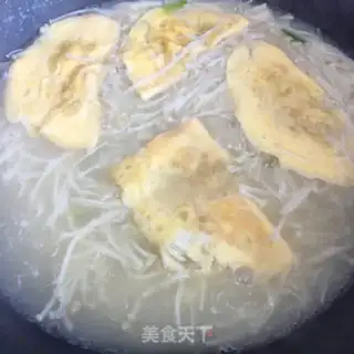 Make Gincreas, egg dumpling soup step 6