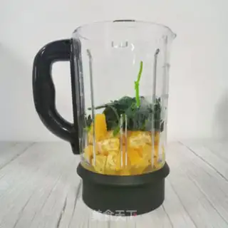 Make Spinach juice step 1