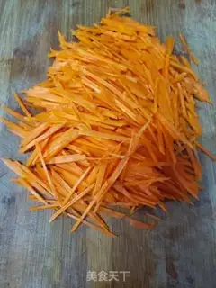 Make Steamed carrots and celery leaves and mollies step 0