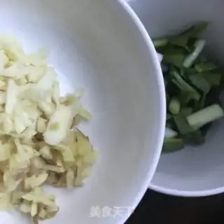 Make The bouquet of yellowwood step 4
