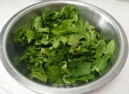 Make Steamed carrots and celery leaves and mollies step 3