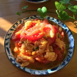 Make Tomato fried eggs step 7