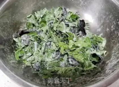 Make Steamed carrots and celery leaves and mollies step 4