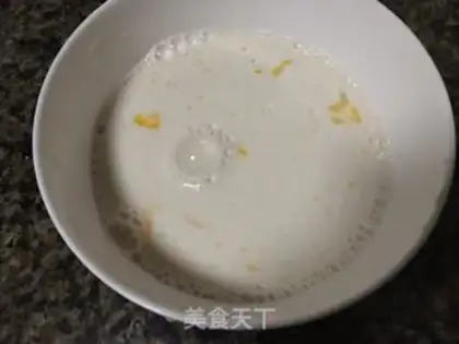 Make Water boiled with potatoes and egg skin step 1