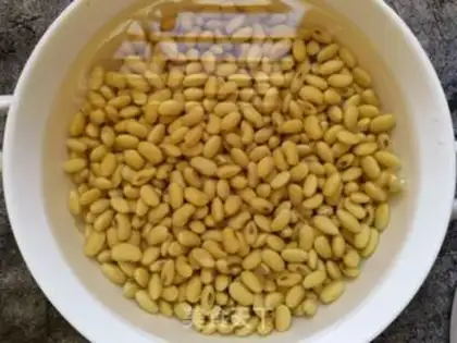 Make Garlic chili sauce step 1
