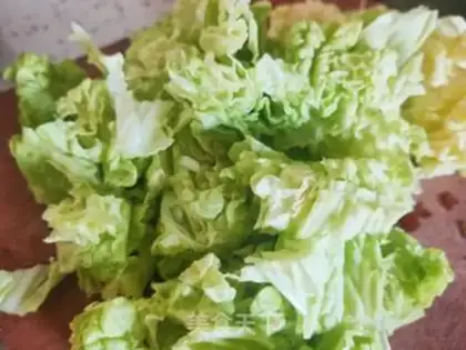 Make Shrimp fan cabbage soup step 1
