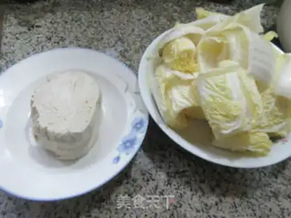 Make Soup chickens are cooking cabbage step 0