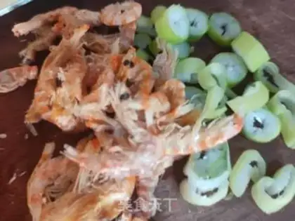 Make Shrimp fan cabbage soup step 2