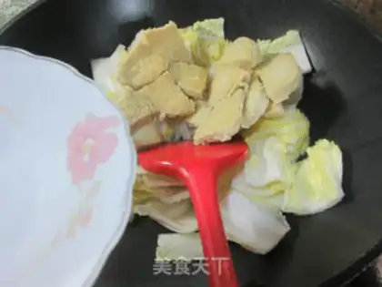 Make Soup chickens are cooking cabbage step 4