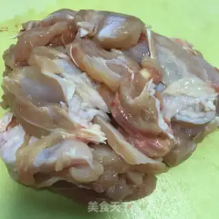 Make Scrambled pumpkin steamed chicken legs step 0