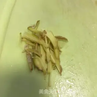 Make Scrambled pumpkin steamed chicken legs step 1