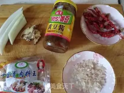 Make A walnut roll of red dates step 12