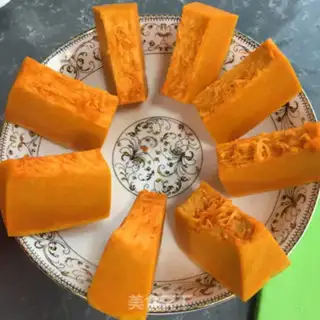 Make Scrambled pumpkin steamed chicken legs step 5