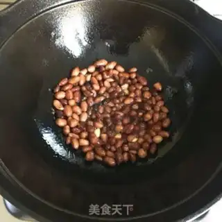 Make Pyramid and peanut rice step 0