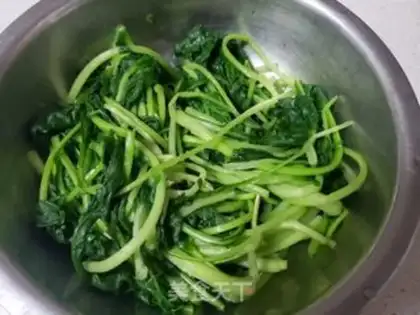 Make A green mushroom pie step 0