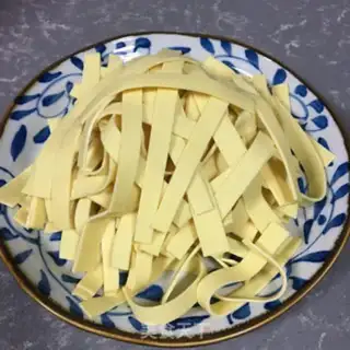 Make Garlic and bean skin step 0