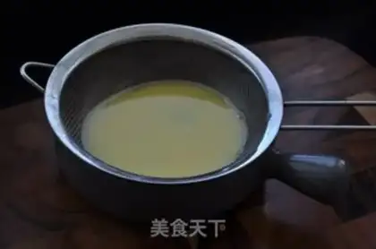 Make Cracking eggs step 3