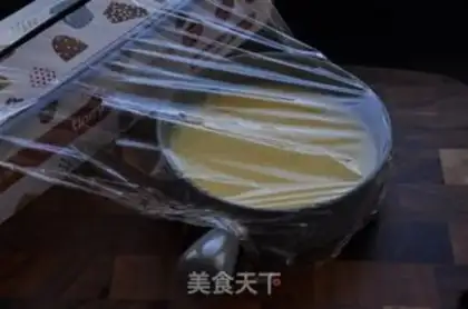 Make Cracking eggs step 4
