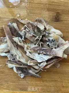Make Ink fish dry mushroom chicken soup step 1