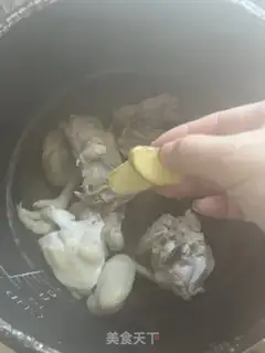 Make Ink fish dry mushroom chicken soup step 6