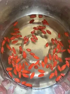 Make Ink fish dry mushroom chicken soup step 11