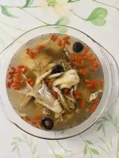 Make Ink fish dry mushroom chicken soup step 14