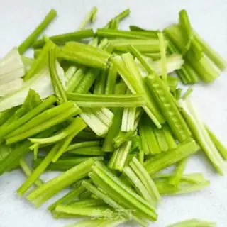 Make Fried egg ferret celery step 1