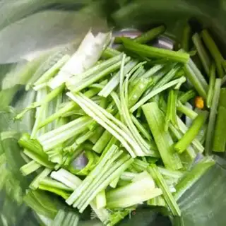 Make Fried egg ferret celery step 2