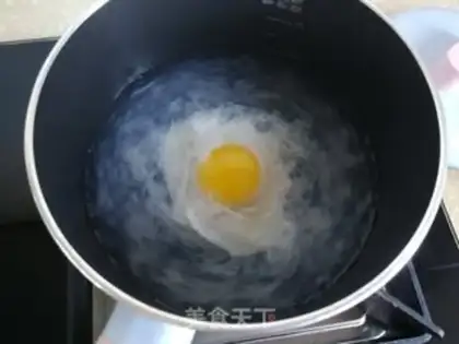 Make Red shrimp egg noodles step 1