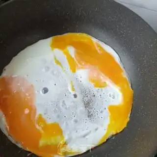 Make Fried egg ferret celery step 3