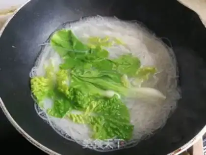 Make Red shrimp egg noodles step 4