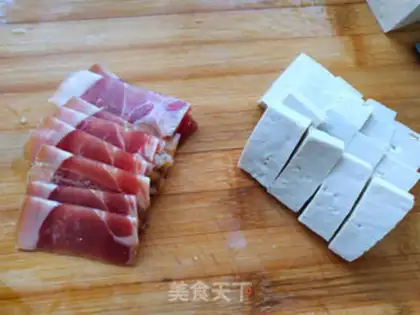 Make Ham stew and bean curd step 1