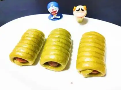 Make Sausage caterpillar roll step 14