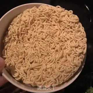 Make Fried omelet beef rolls for bubble noodles step 0