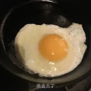 Make Fried omelet beef rolls for bubble noodles step 5