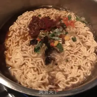 Make Fried omelet beef rolls for bubble noodles step 6