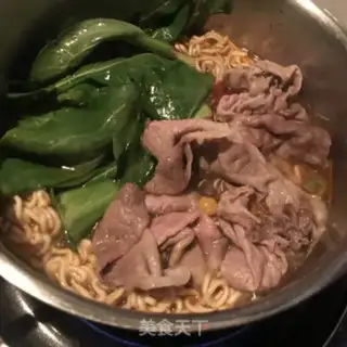 Make Fried omelet beef rolls for bubble noodles step 7