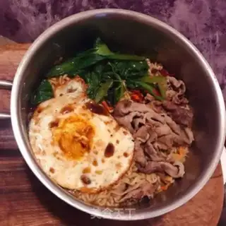 Make Fried omelet beef rolls for bubble noodles step 9
