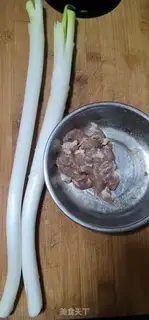 Make Onion fried meat step 0