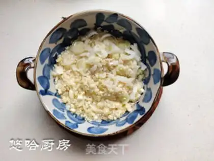 Make Sour soup, fat cow noodles step 1