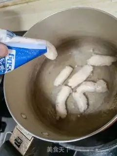 Make Shrimp Skinny doll soup step 0